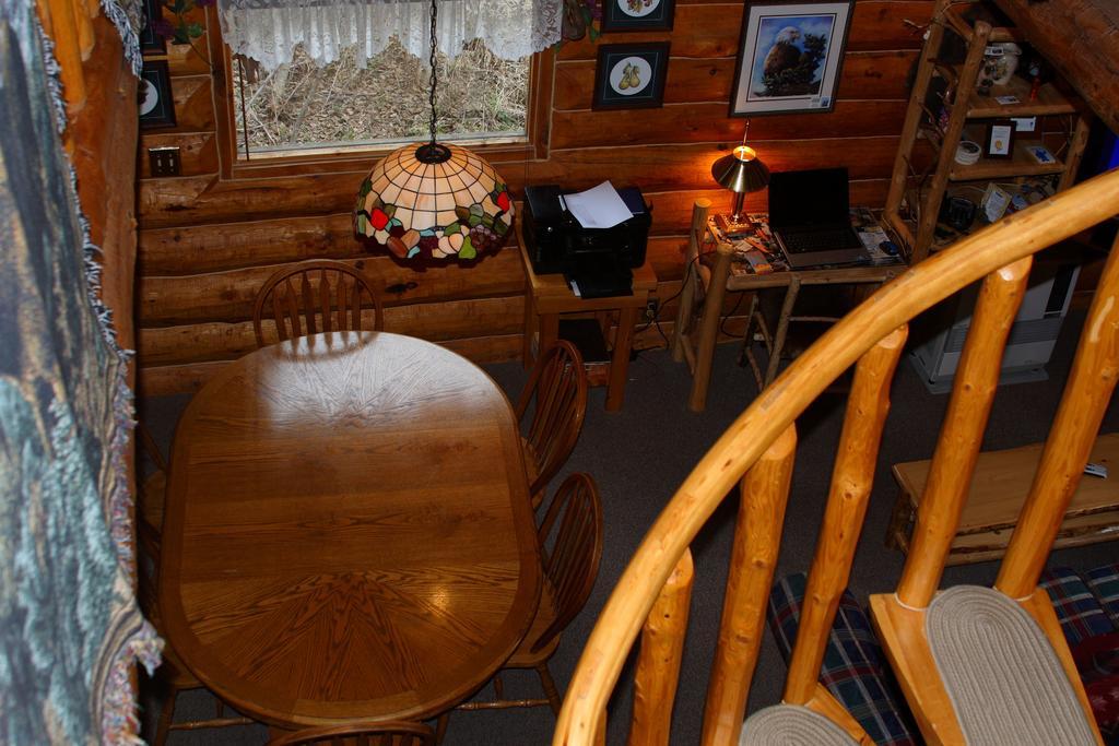 Wise Old Hunter Lodge Anchor Point Room photo