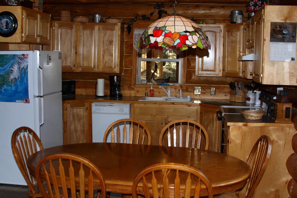 Wise Old Hunter Lodge Anchor Point Room photo